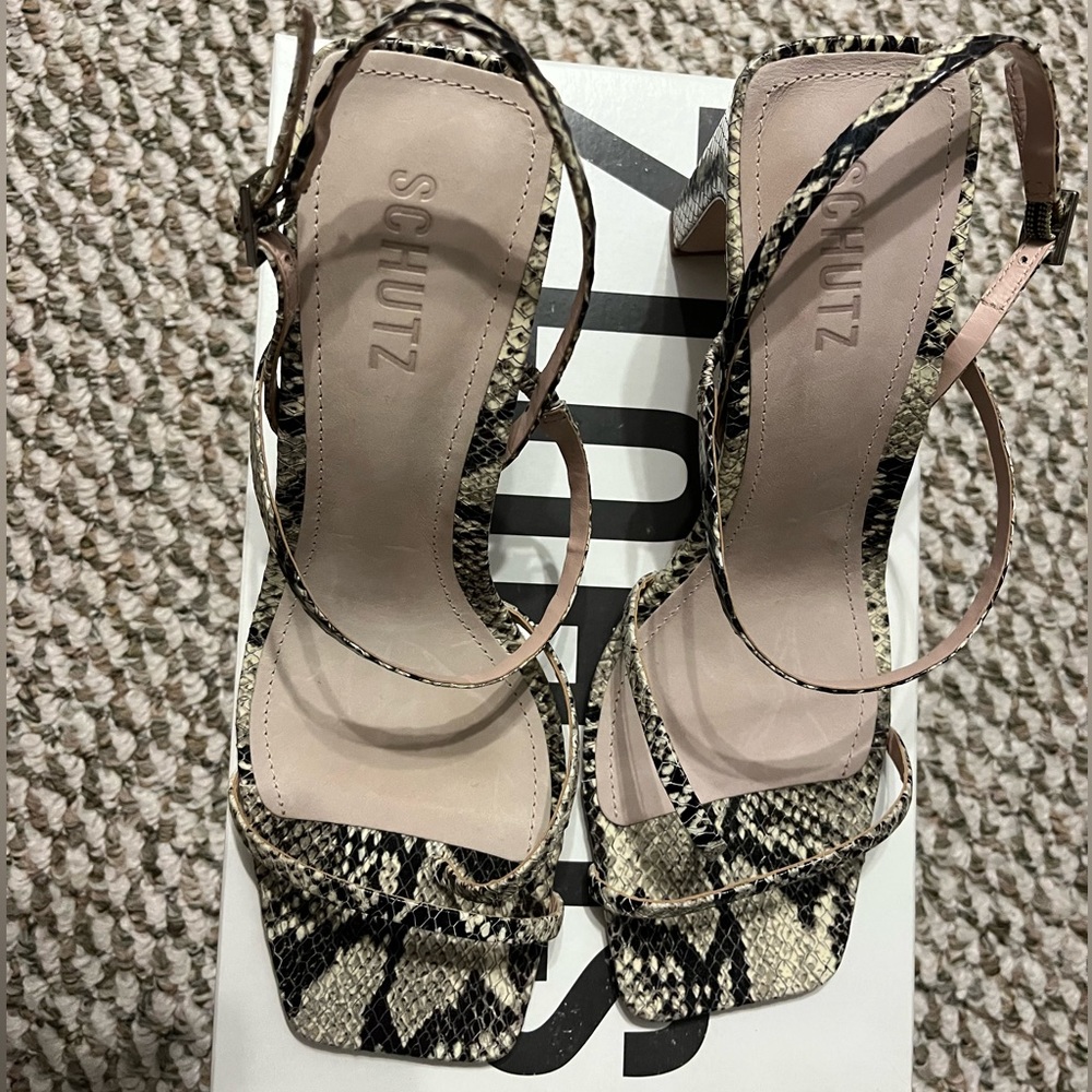Brand NEW Schutz sandal heels leather 🐍